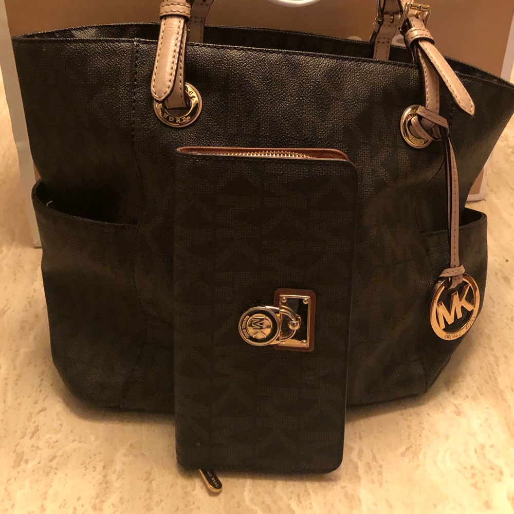 Authentic Michael Kors Logo Tote Bag & wal…